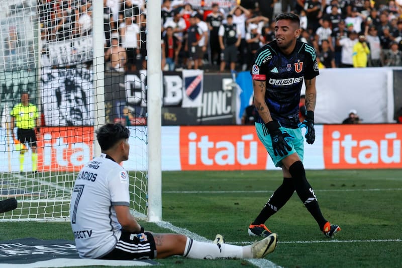 celebrando ante Colo Colo (Foto: Aton).