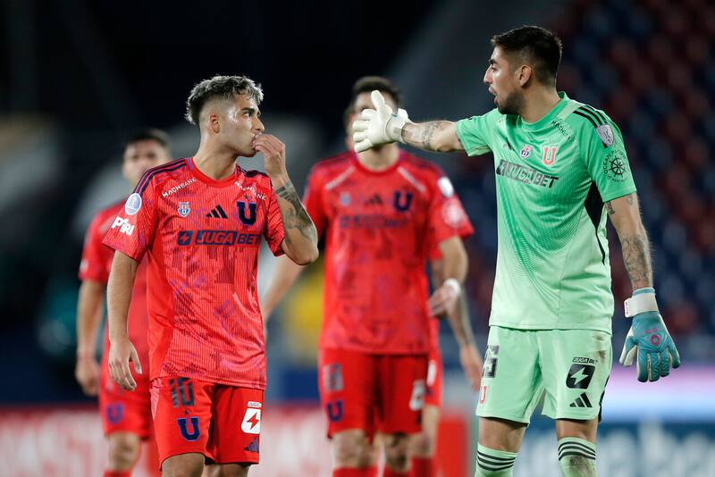 “Impresentable”: el jugador de la U que colmó la paciencia de los hinchas frente a Guaraní. Foto: Aton.