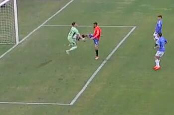 ¿Era para expulsión? La fuerte falta que recibió Gabriel Castellón en Unión Española vs la U