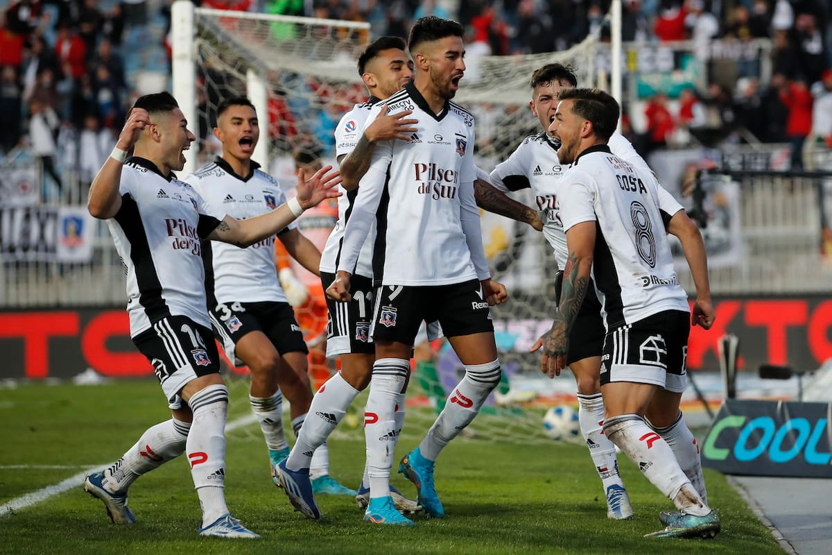 celebrando en su paso por Colo Colo.