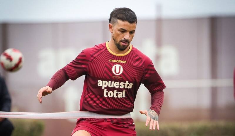 El delantero ya se encuentra disputando los entrenamientos del conjunto peruano. Créditos: @univeristario1924.
