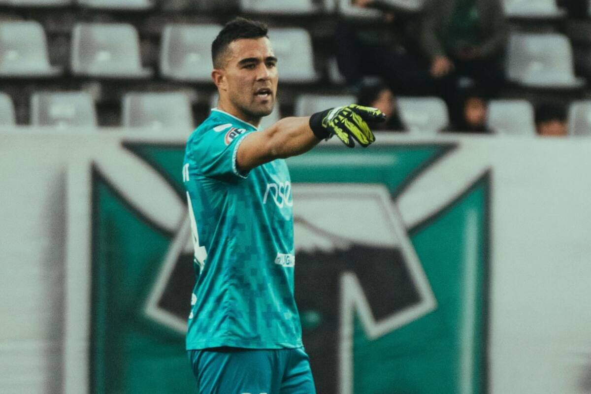 El portero en su paso por Deportes Temuco. Foto: @guryyy24 en Instagram.