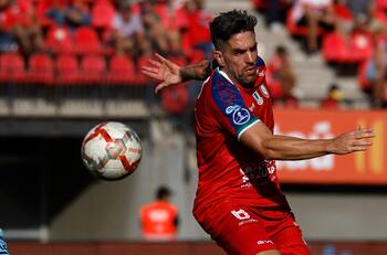 Gabriel Hauche encontró nuevo equipo y amenaza con quitarle el puesto a delantero chileno