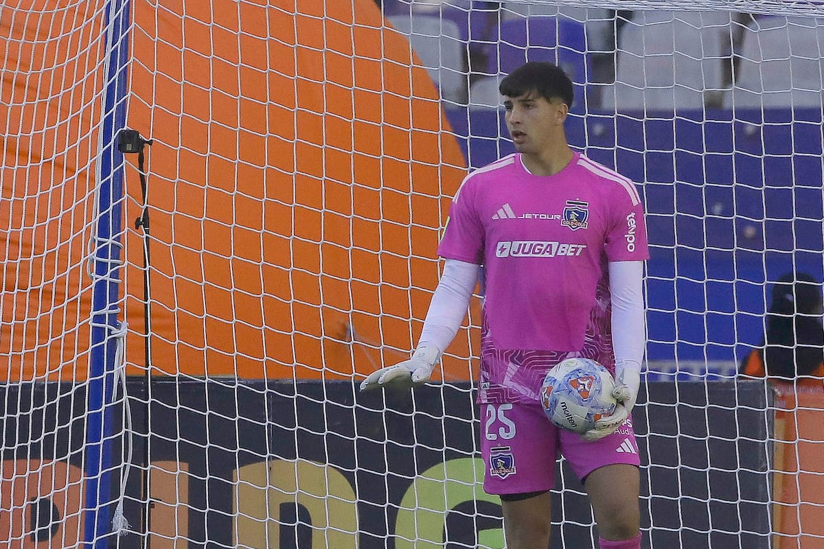 El arquero en el partido de Colo-Colo ante la UdeC. Foto: ATON.