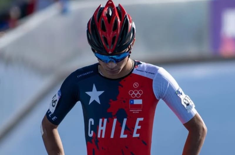 Sumó su segunda medalla de oro al vencer en la carrera final del Mundial de Patinaje Velocidad: los 15 kilómetros eliminación en ruta.