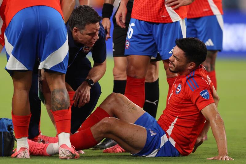 Gabriel Suazo está lesionado en el Toulouse no saben cuánto demorará la recuperación. Foto: EFE