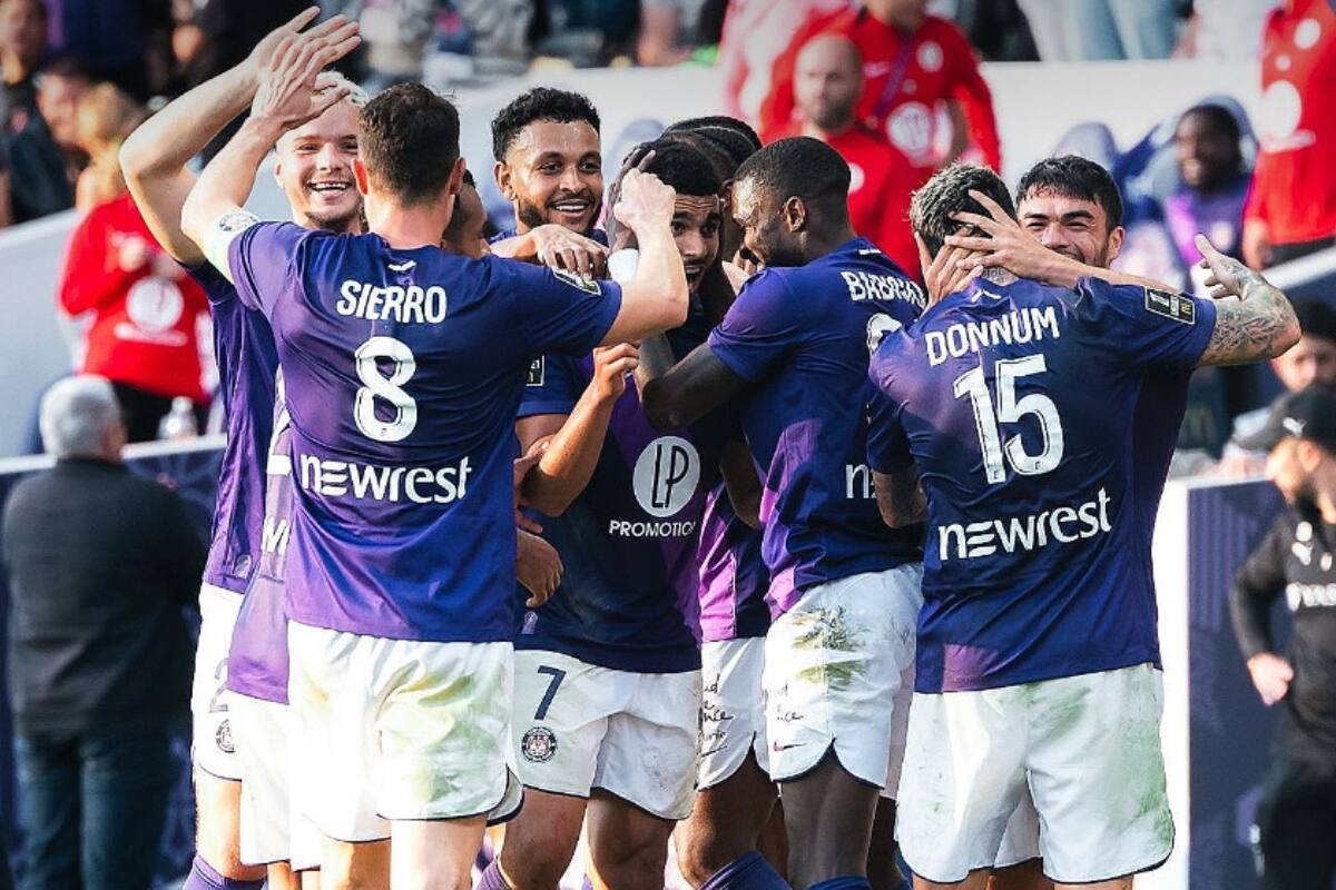 celebró en su vuelta a las canchas con el Toulouse. (Foto: @ToulouseFC)