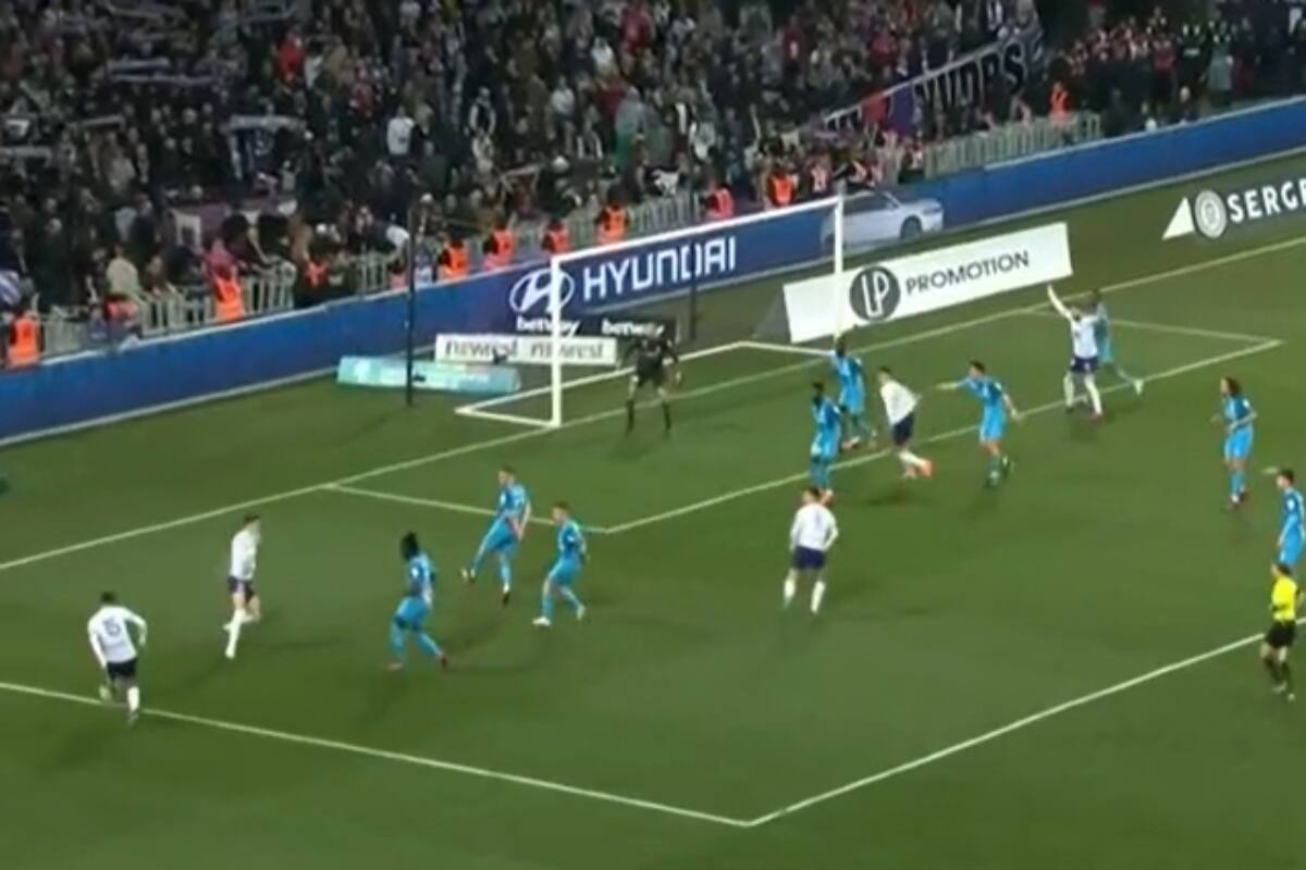 Gabriel Suazo entregó una precisa asistencia en Francia.