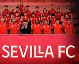 VIDEO | Todo un referente: Gabriel Suazo participó en el brindis navideño del Sevilla