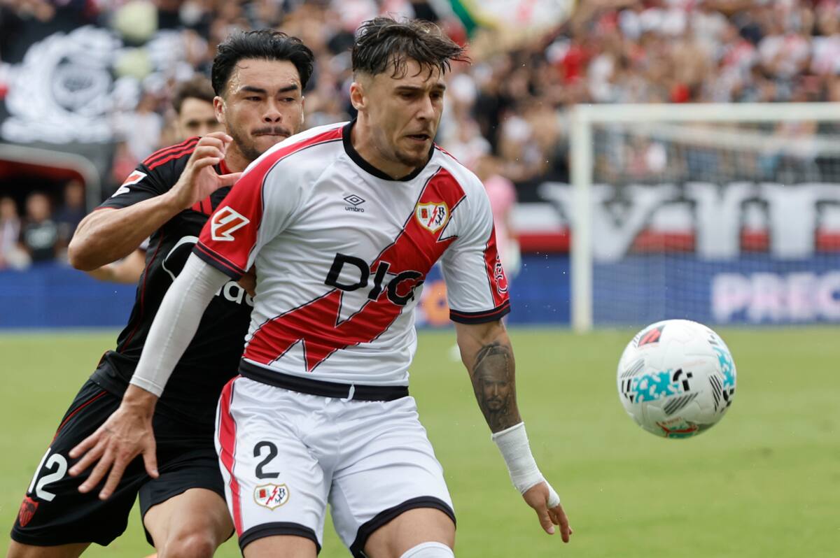Gabriel Suazo sigue consolidándose en Sevilla. Foto: EFE.