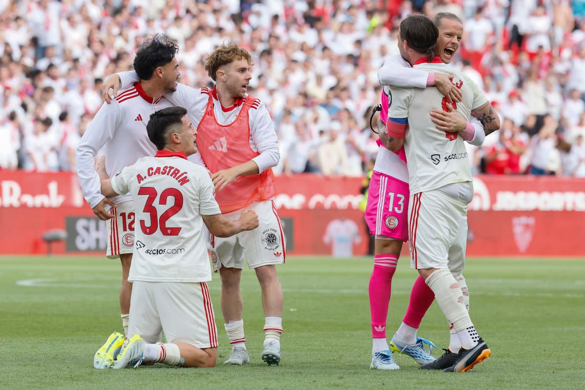 El equipo del chileno quiere quedarse en Primera. Foto: EFE.