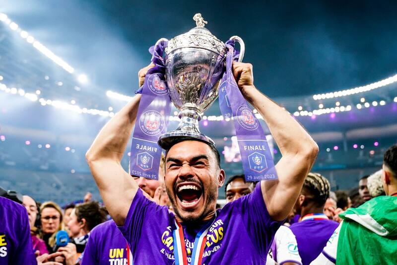 Gabriel Suazo ganó su primer título en el fútbol europeo.