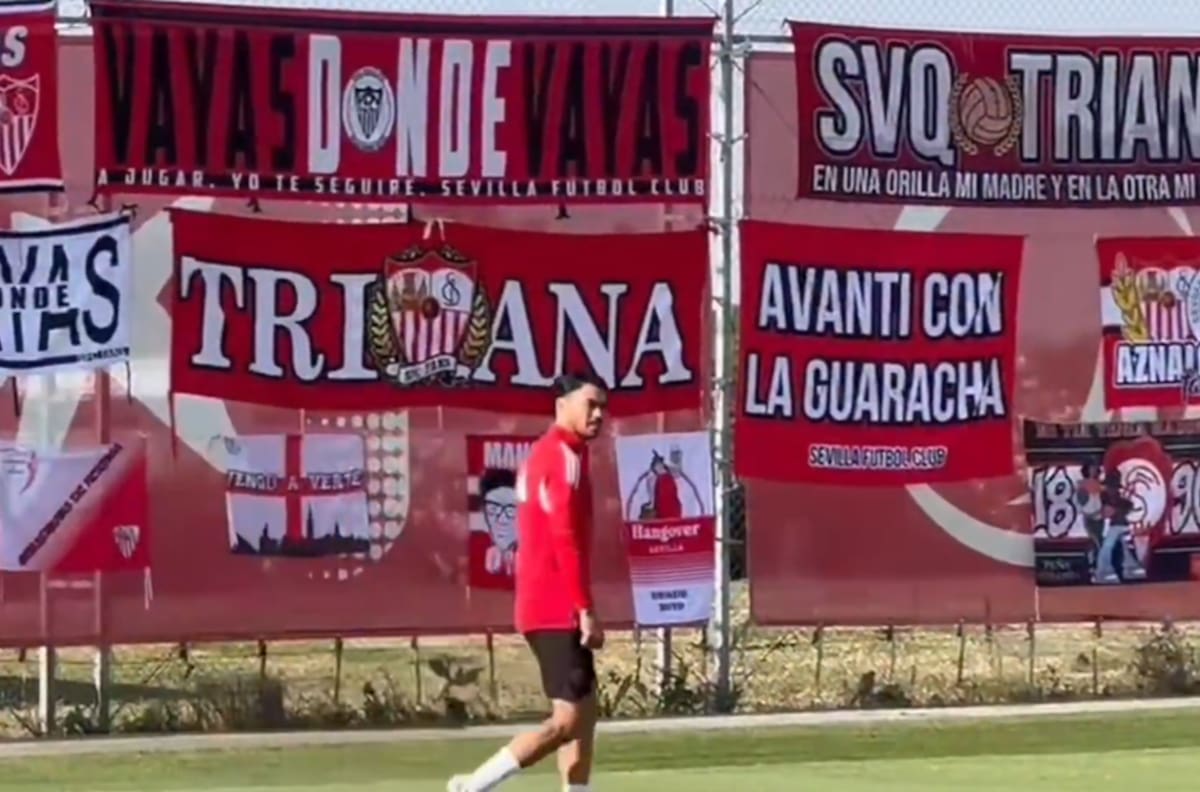 VIDEO | ¿Apriete? Hinchas se hicieron presentes en entrenamiento del Sevilla y así reaccionó Gabriel Suazo