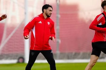 Gabriel Suazo al rescate por crisis de Sevilla: volvió a los entrenamientos