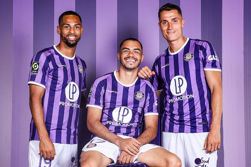 El futbolista chileno disfruta su cumpleaños 26 en Toulouse.