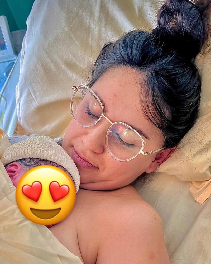 La pareja demostró su felicidad por el nacimiento de su primer hijo.