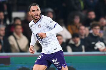 Con rayos y granizo: el temporal que suspendió el partido de Gabriel Suazo en Francia