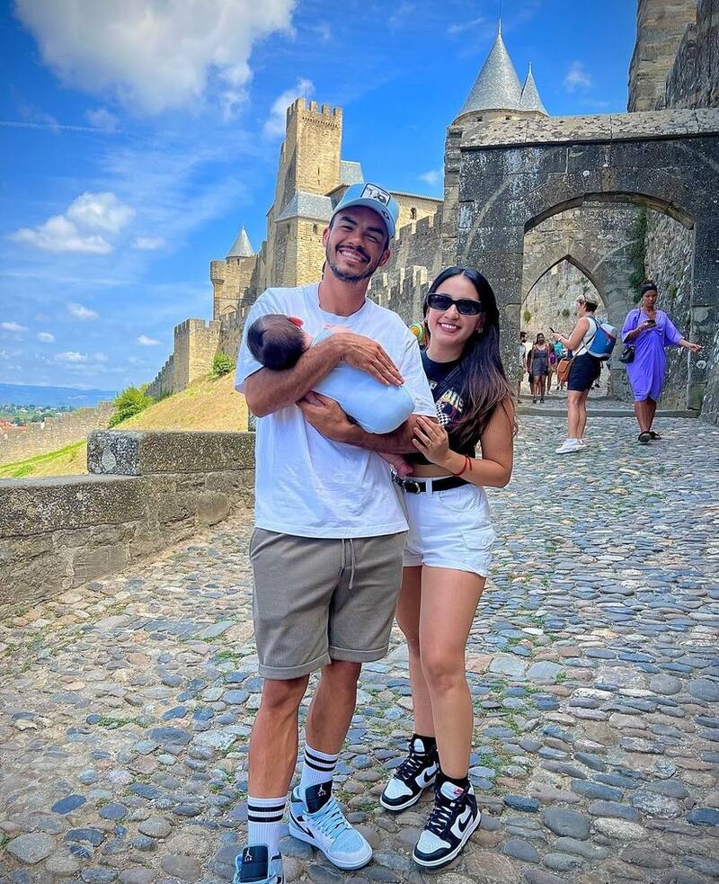Gabriel Suazo y Gabriela Rojas junto a su retoño. Foto: Instagram.