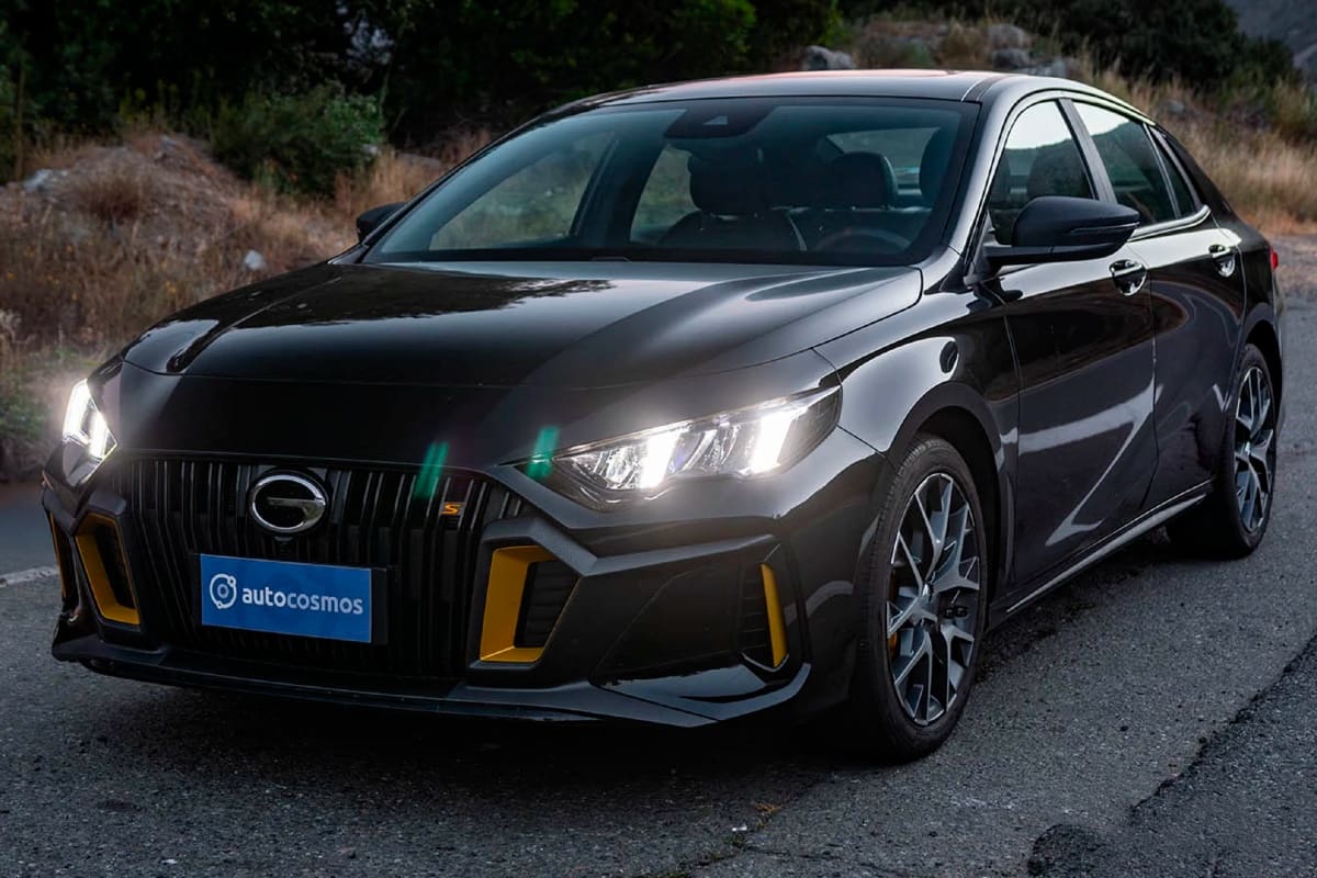 En su única versión, ofrece un paquete muy amplio de seguridad y de elementos de confort, así como un tren motriz que te sacará algo más que una sonrisa