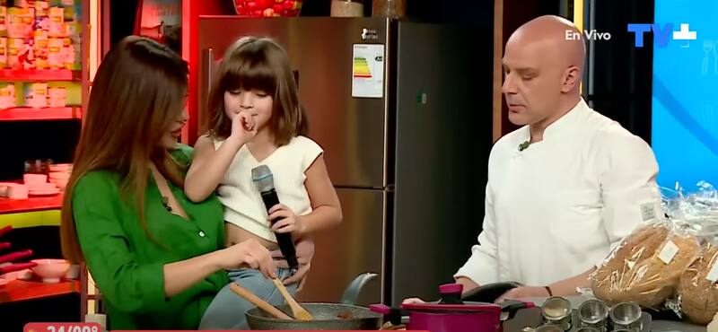 Gala Caldirola junto a la pequeña Luz Elif. Créditos: TV+.