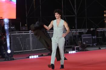 VIDEO: Revive el paso de Jorge López por la alfombra roja de la Gala del Festival de Viña 2025