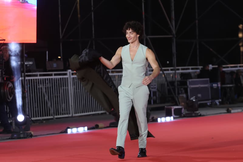 Así fue el paso de Jorge López por la alfombra roja del certamen.