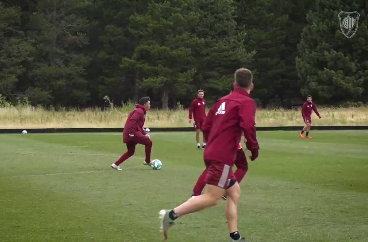 Los trucos de Marcelo Gallardo dominando el balón en la práctica de River
