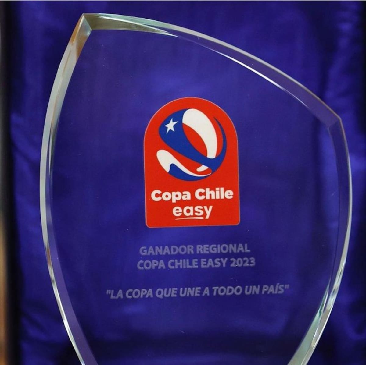 El galvano que se entregó a los campeones regionales de la Copa Chile 2023