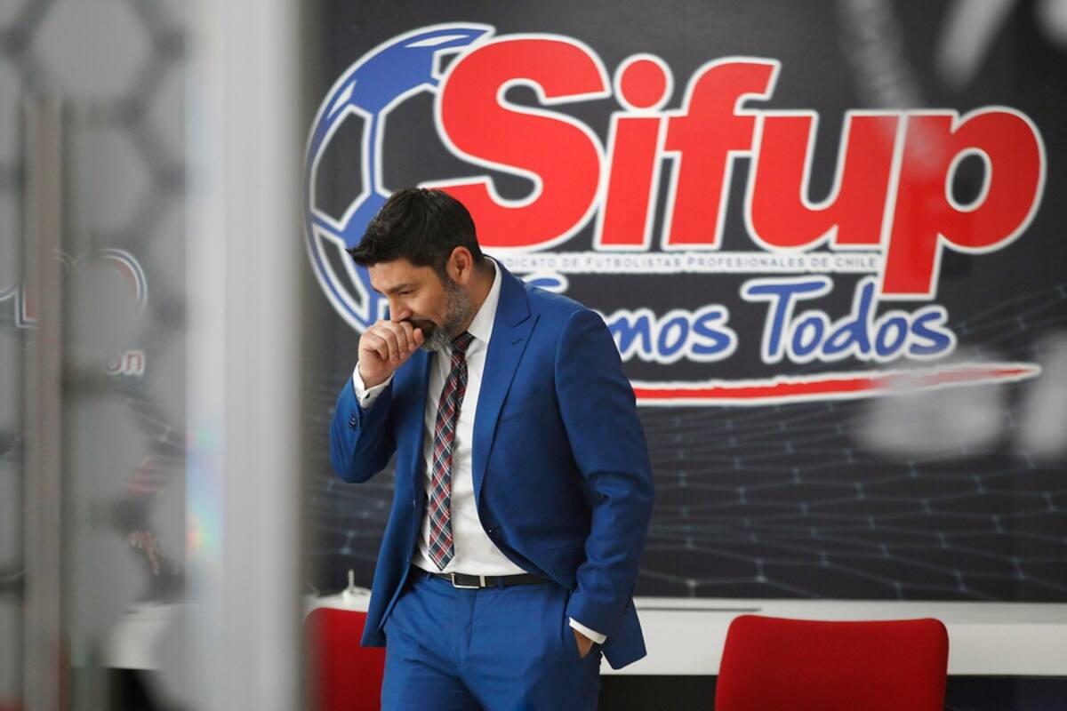 Gamadiel García anunció paralización del fútbol chileno.