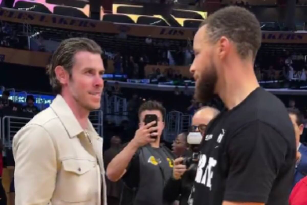 en la previa del partido de los Lakers vs Warriors.