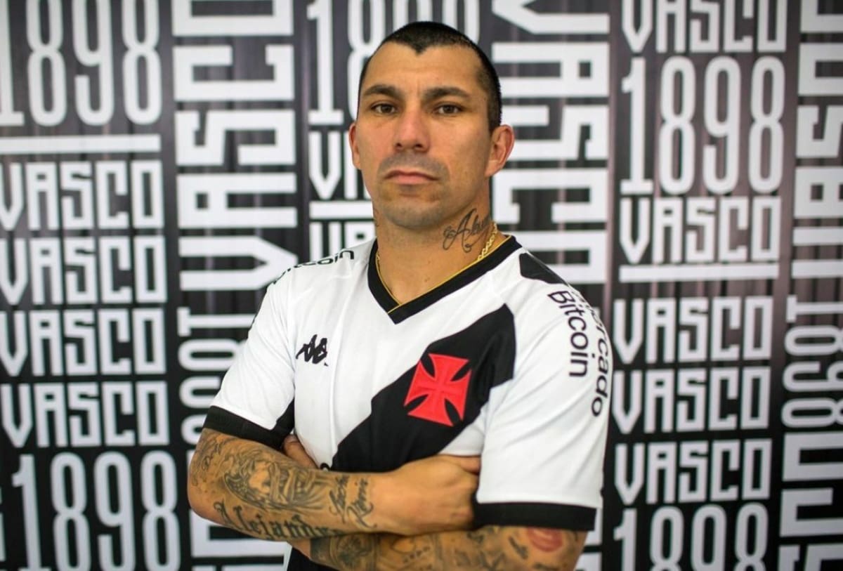 El seleccionado chileno llama la atención en los entrenamientos de Vasco da Gama.