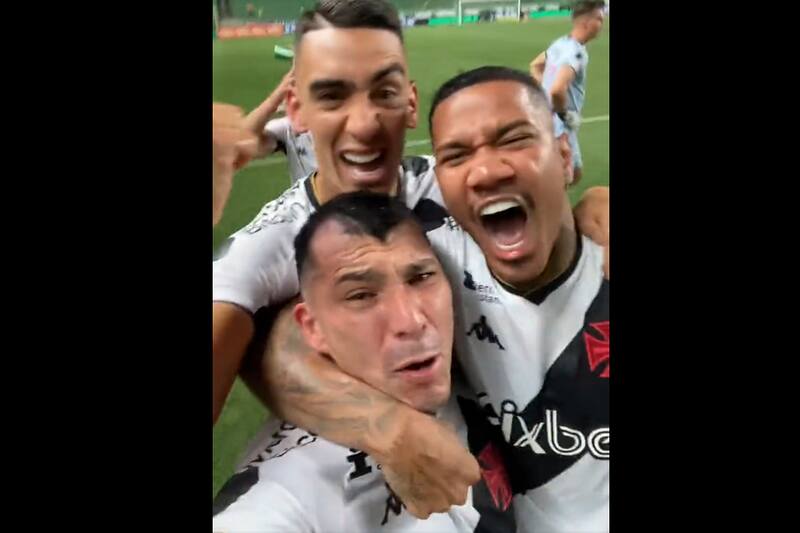 El defensor chileno festejó el triunfo de Vasco da Gama ante América Mineiro.