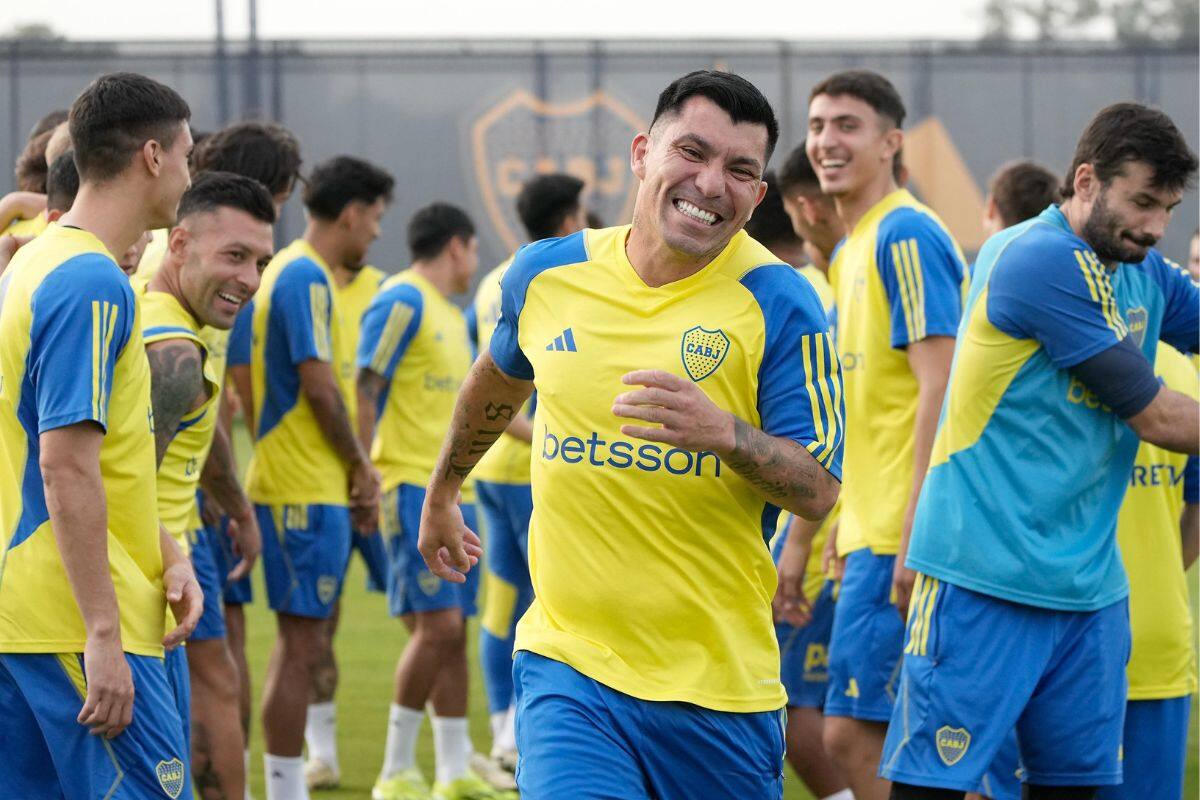 Gary Medel, feliz en sus primeros días como jugador de Boca Juniors.