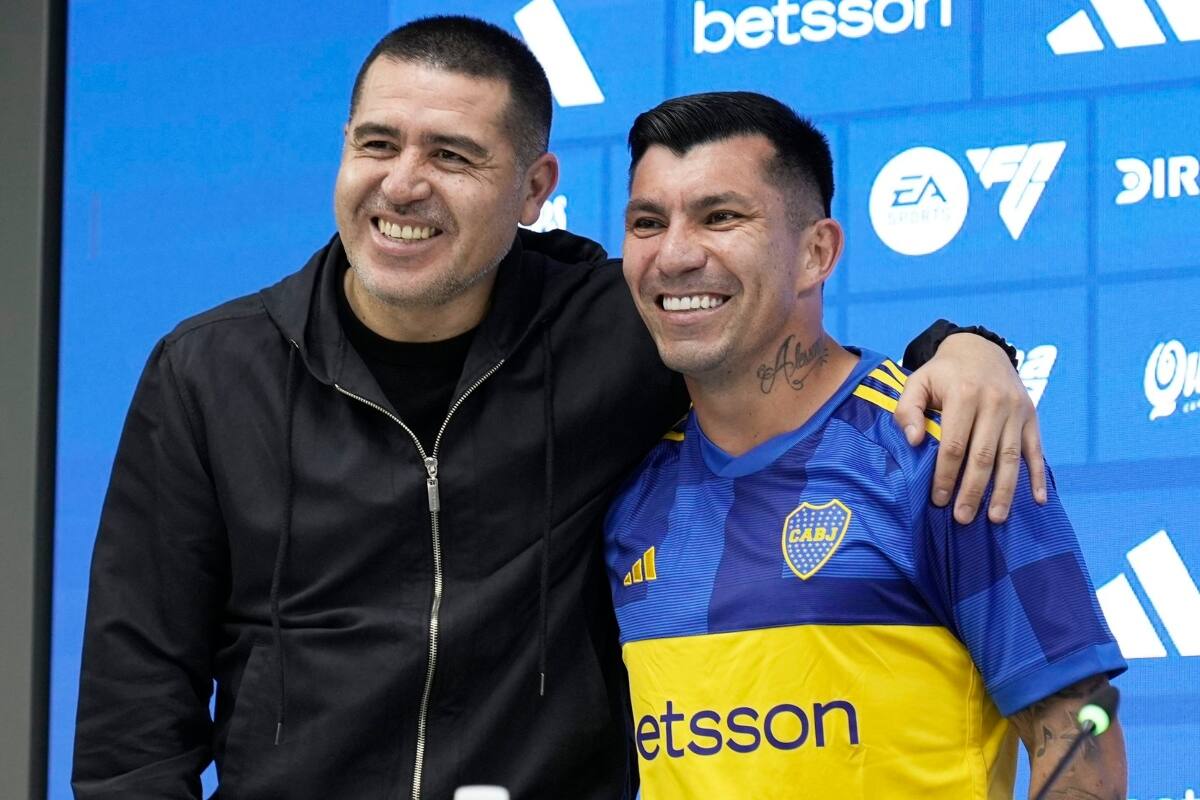 en su presentación como nuevo refuerzo de Boca Juniors. Foto: Boca Juniors.