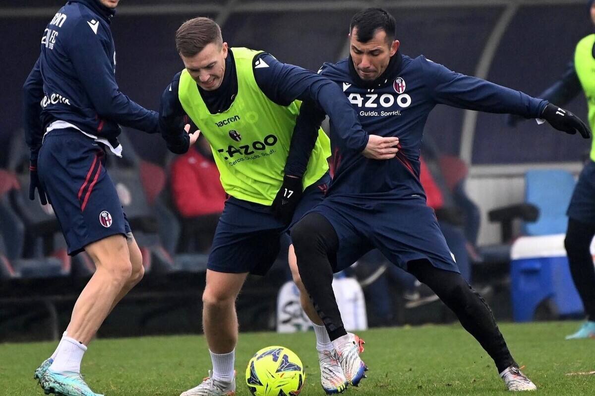 Gary Medel tiene un rol importante en el Bologna. Crédito: @Bolognafc1909.