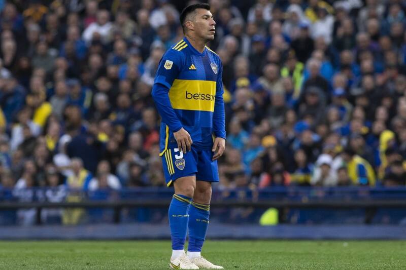 Gary Medel puede perder su puesto ante Cristian Lema y Marcos Rojo.