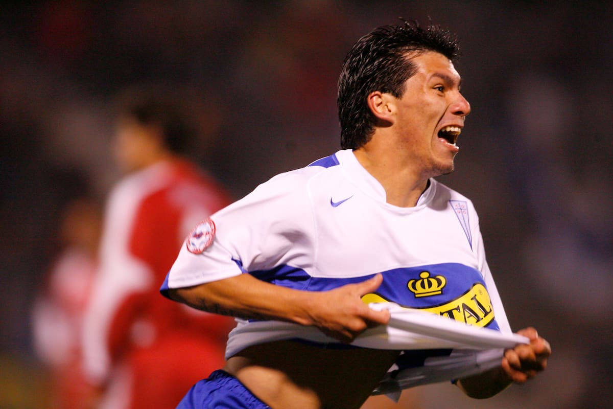 Gary Medel podría volver a ponerse la camiseta de la UC. Foto: Agencia Aton.
