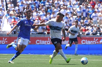 VIDEO | Gary Medel se fue expulsado en el Clásico Universitario por esta fuerte plancha