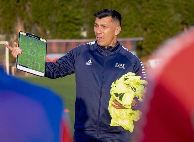recibió el título de entrenador en la INAF. Foto:@inaf_chile/Instagram
