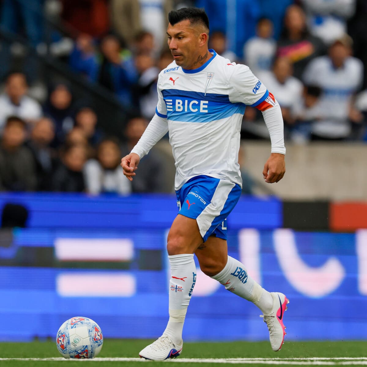 Gary Medel eligió a las grandes promesas del fútbol chileno: destacó a dos figuras de la U y a una joya de la UC