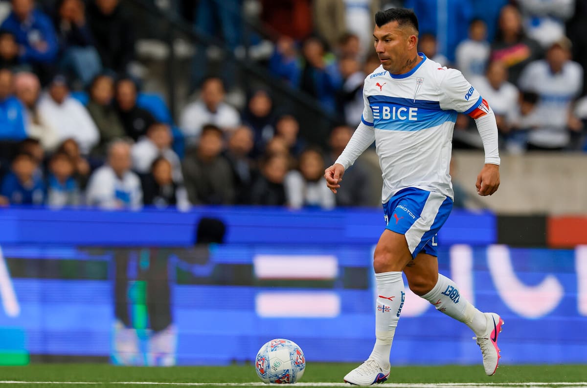 Gary Medel eligió a las grandes promesas del fútbol chileno: destacó a dos figuras de la U y a una joya de la UC