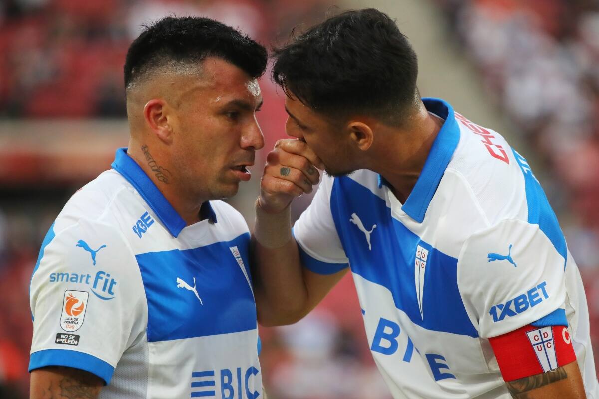 El Pitbull y Fernando Zampedri en la Universidad Católica. Foto: Agencia Aton.