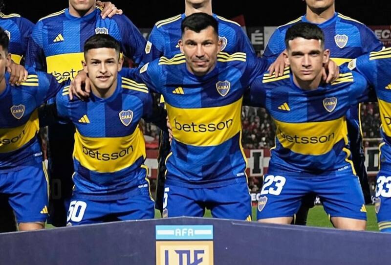 con la camiseta de Boca Juniors.