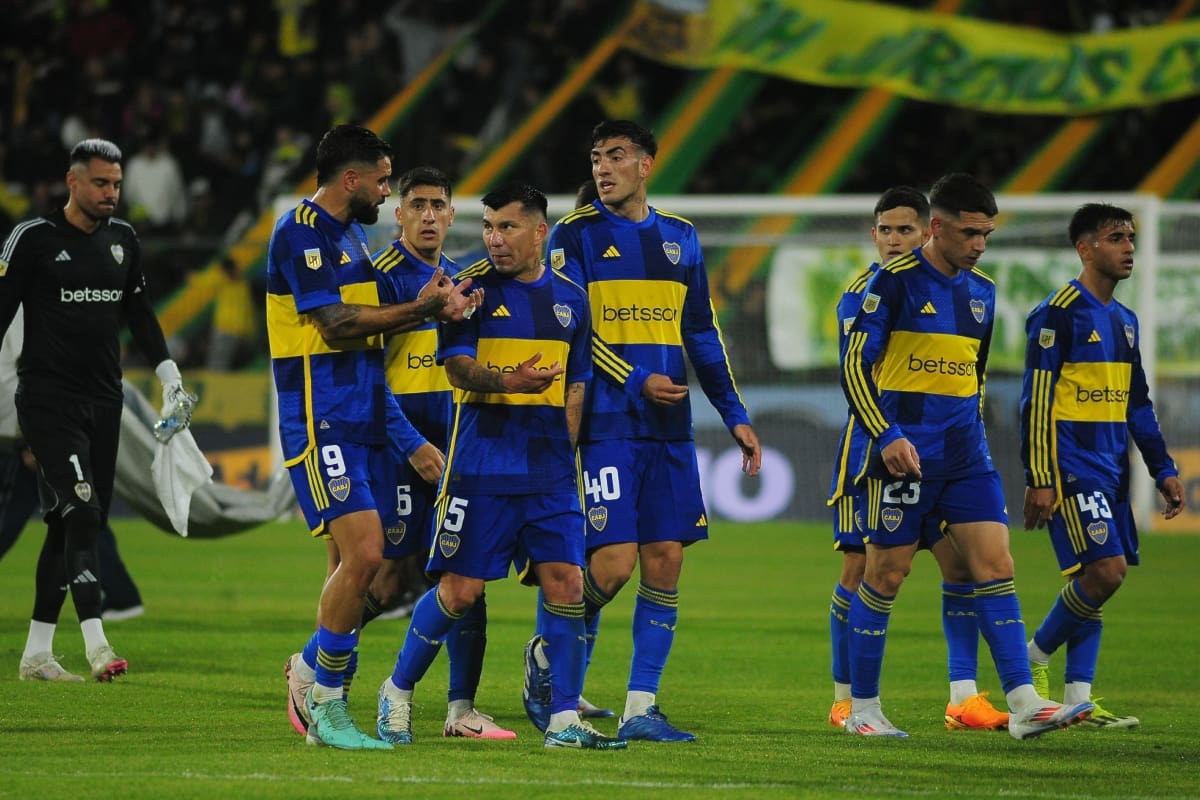 Gary Medel no lo pasa bien en Argentina. Foto: Agencia Aton