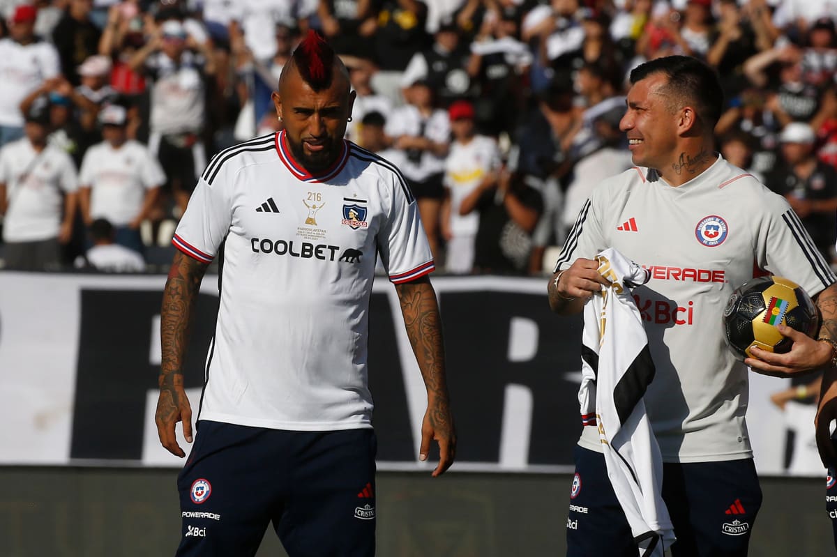 se llevó la camiseta de Colo Colo tras su visita al plantel en Río de Janeiro.