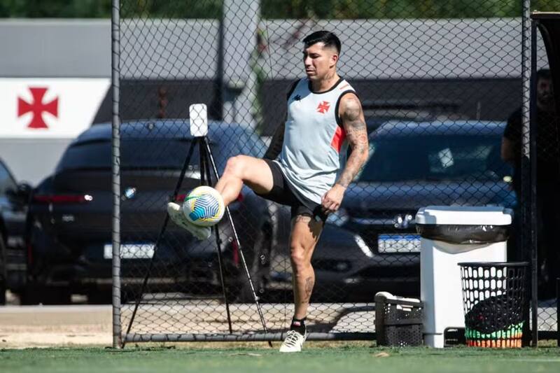 Molesto por la suplencia, Gary Medel podría irse de Vasco da Gama. Foto: Vasco da Gama.