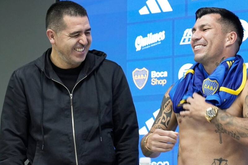 Gary Medel ya debutó en un amistoso ante Argentinos Juniors.