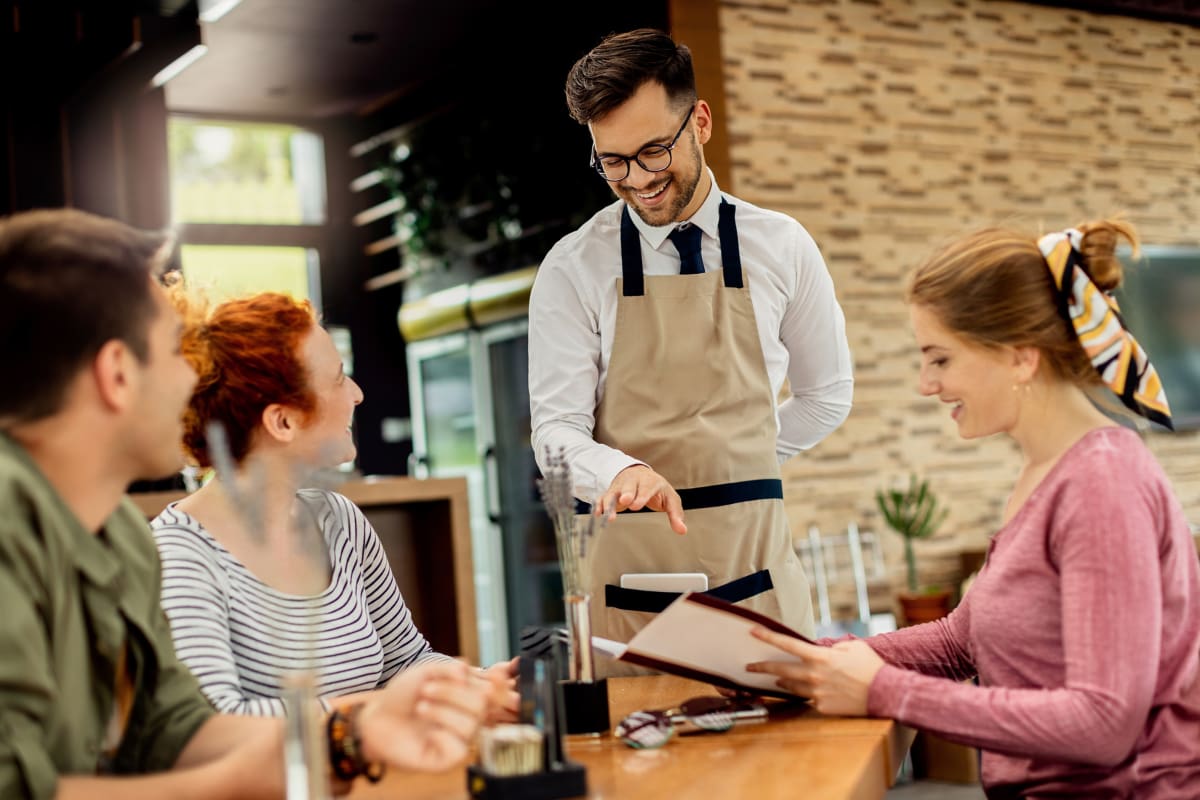 El mercado laboral amplia durante esta época las ofertas para trabajos de verano.