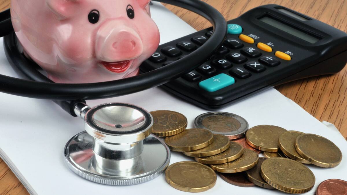 Este es el increíble monto mensual que las familias chilenas destinan para consultas de salud y medicamentos