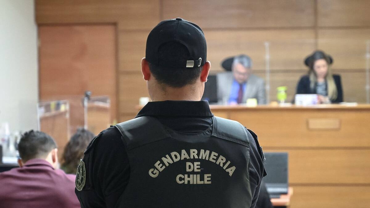 Gendarmería de Chile busca jefes en diferentes departamentos: ¿Cuáles son los sueldos y cómo postular?